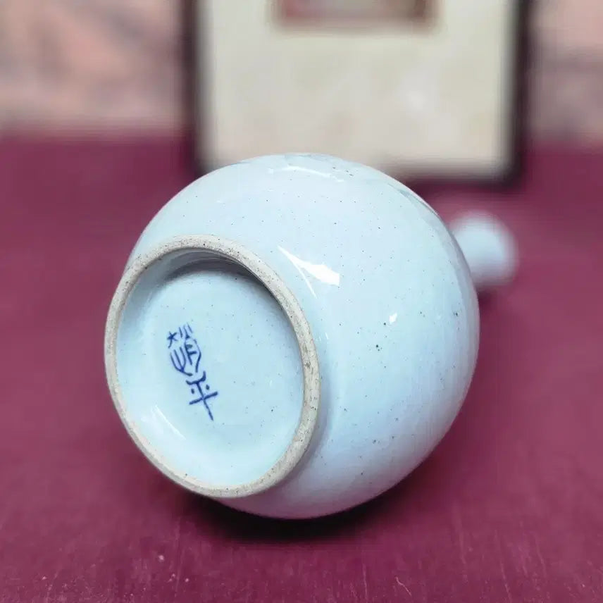 [BUNJANG] Celadon Porcelain Tall-Necked Wine Bottle (1st Generation Master Jo Han-kyung) / *순백자 목긴 주병(1세대명장 조평:조한경)
