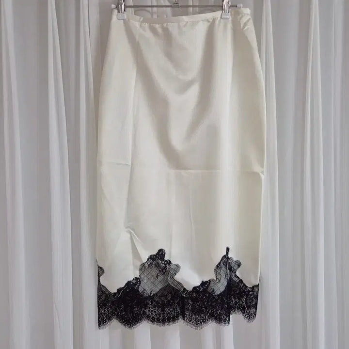 [BUNJANG] Satin Lace Skirt / 새상품 새틴 레이스 스커트 수입의류