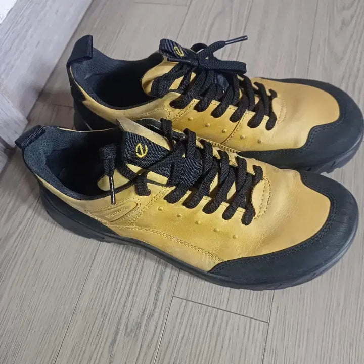[BUNJANG] Ecco Yellow Sneakers (Size 42) / Ecco 에코 옐로우 스니커즈42