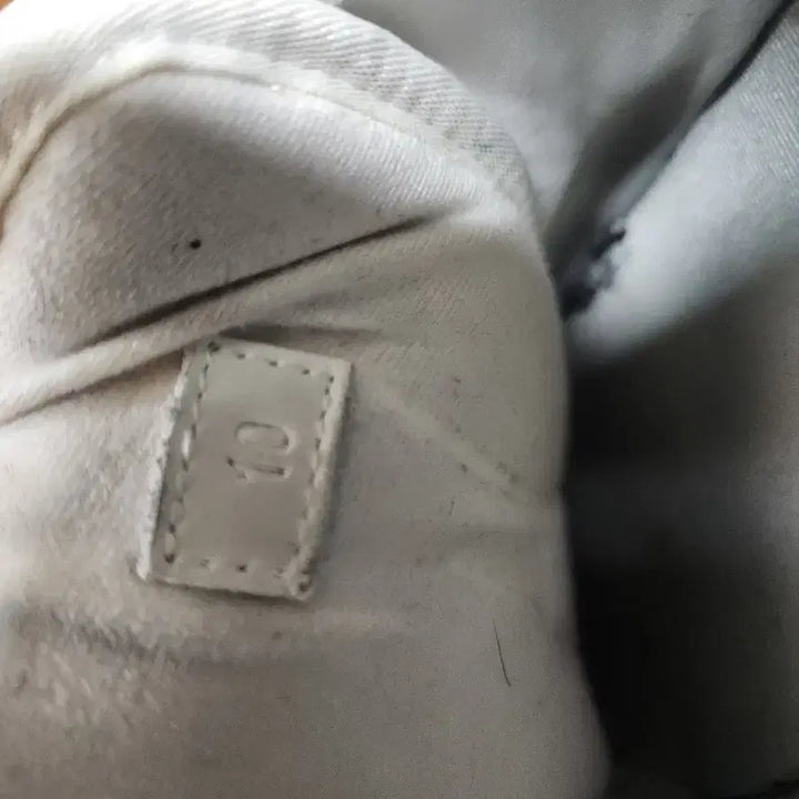 [BUNJANG] Gucci GG Embossed Sneakers White / 구찌 GG 엠보싱 스니커즈 화이트