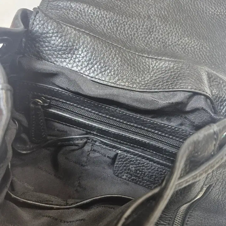 [BUNJANG] Michael Kors Black Leather Backpack / 마이클코어스 블랙 가죽 백팩