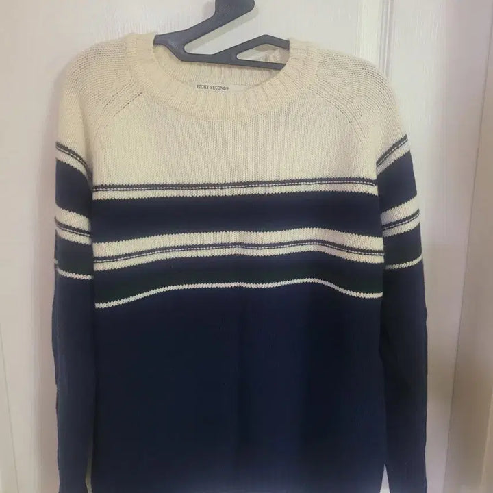 [BUNJANG] Eight Seconds Stripe Knit Sweater / 에잇세컨즈(Eight Seconds)의 라운드넥 니트입니다.