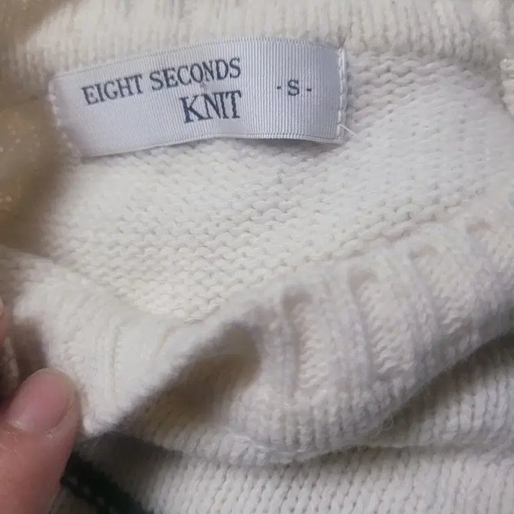 [BUNJANG] Eight Seconds Stripe Knit Sweater / 에잇세컨즈(Eight Seconds)의 라운드넥 니트입니다.