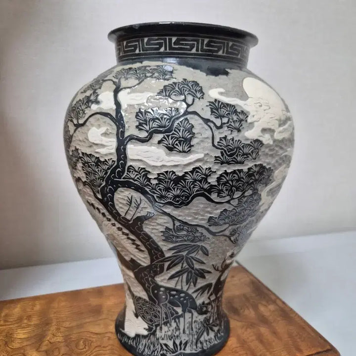 [BUNJANG] Celadon Porcelain Maebyeong Vase / 십장생 도자기