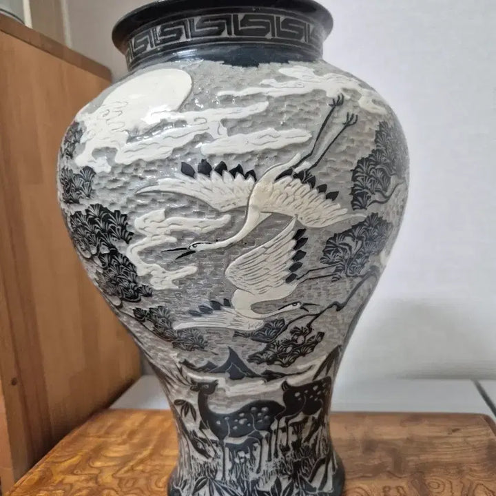 [BUNJANG] Celadon Porcelain Maebyeong Vase / 십장생 도자기