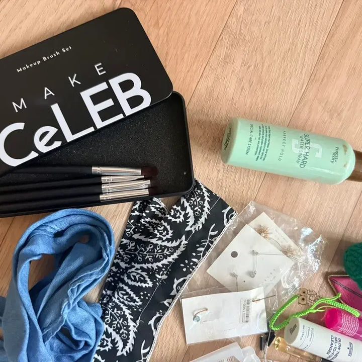 [BUNJANG] Bundle Set Craft/Travel/Cosmetics/Makeup Supplies/Keyring / [일괄] 공예/여행/화장품/메이크업 용품/키링 등 일괄