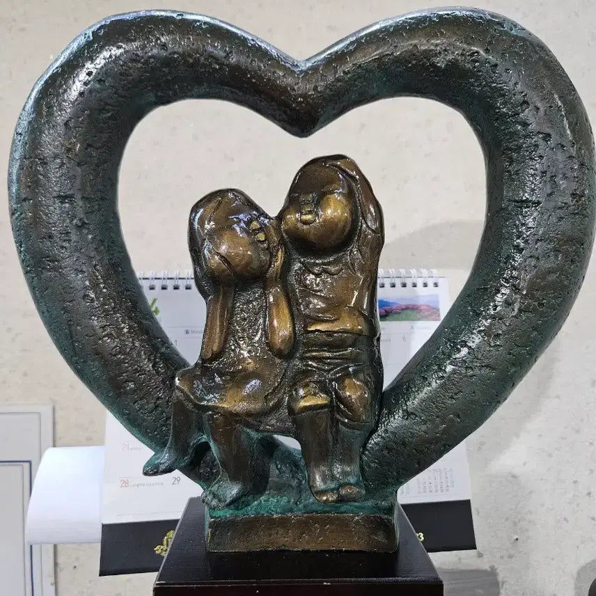 [BUNJANG] Heart Sculpture Lovers Bronze Ornament / 하트 조형물 연인 브론즈 장식품