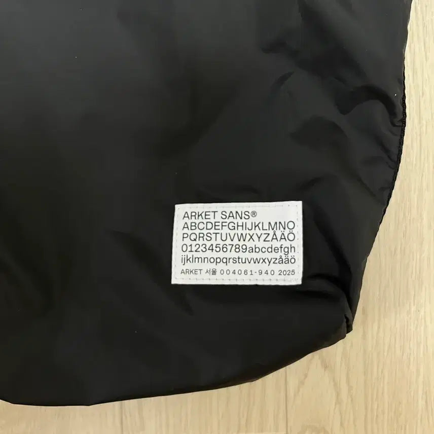 [BUNJANG] Arket Seoul Pop-up Messenger Bag / 아르켓 메신저백 서울 팝업