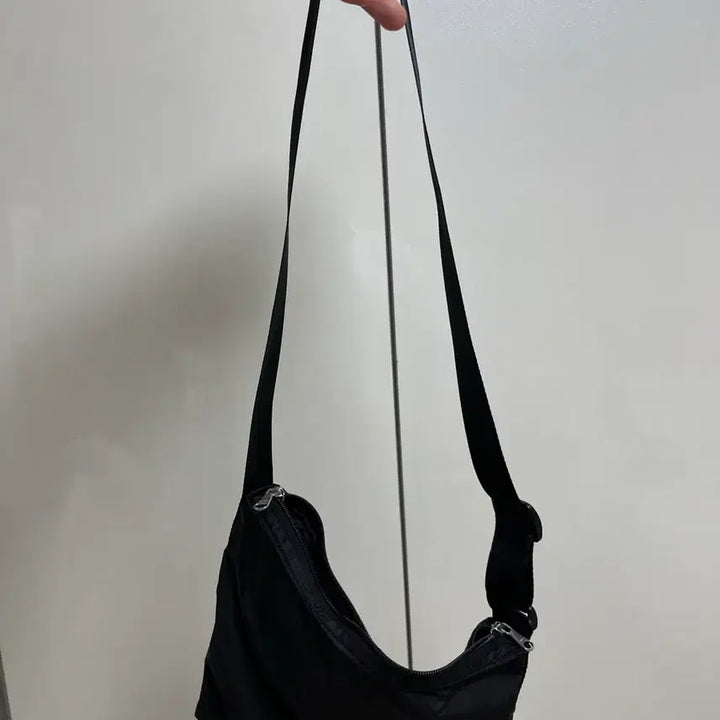 [BUNJANG] Arket Seoul Pop-up Messenger Bag / 아르켓 메신저백 서울 팝업