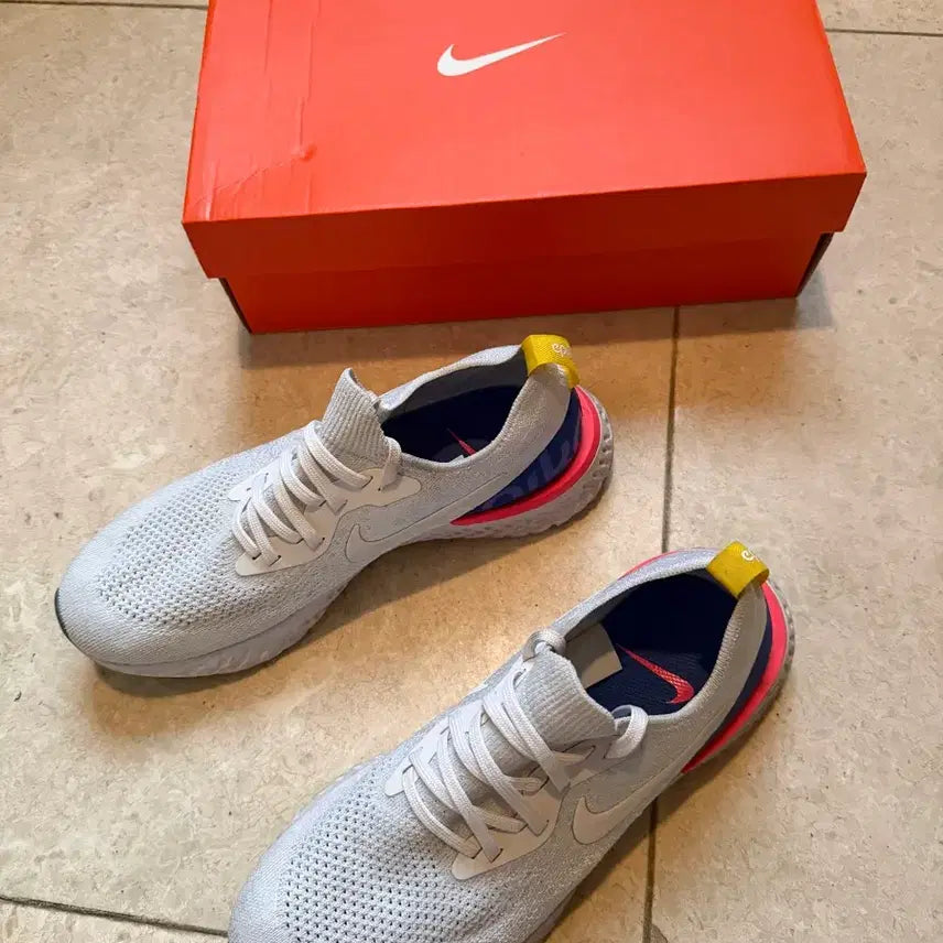 [BUNJANG] Nike Epic React Flyknit White Blue Pink Sneakers (Size 270) / 나이키 에픽 리액트 플라이니트 흰파핑 270 사이즈