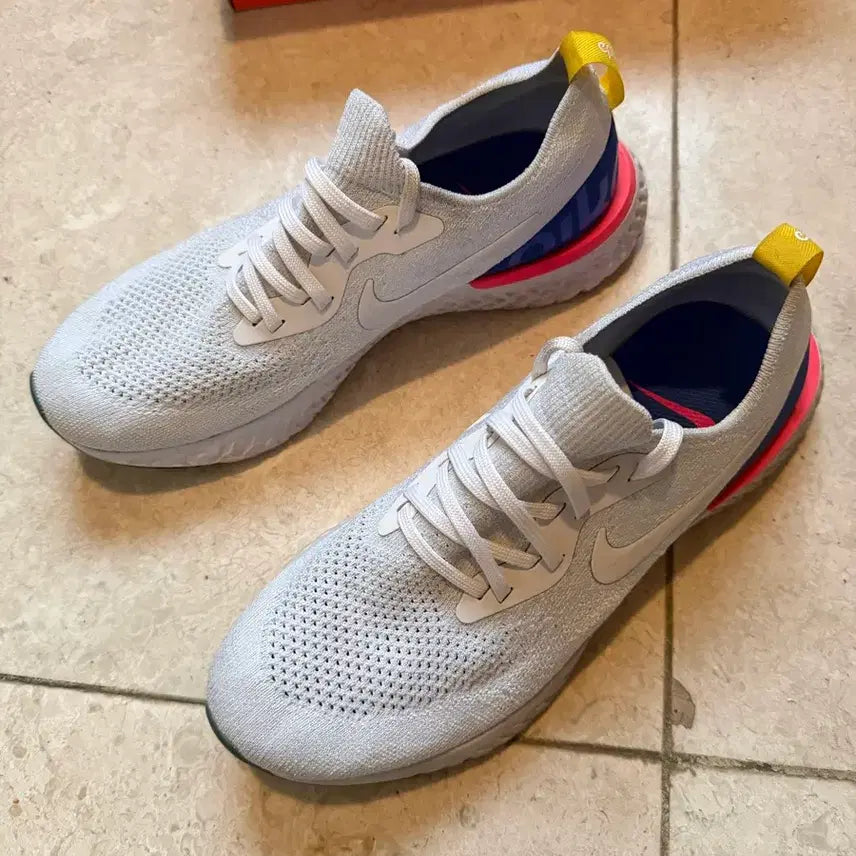 [BUNJANG] Nike Epic React Flyknit White Blue Pink Sneakers (Size 270) / 나이키 에픽 리액트 플라이니트 흰파핑 270 사이즈