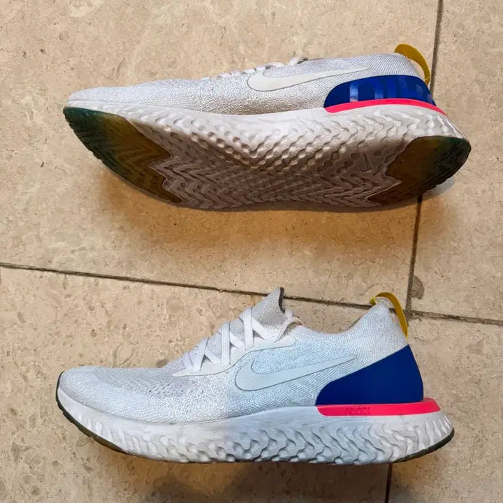 [BUNJANG] Nike Epic React Flyknit White Blue Pink Sneakers (Size 270) / 나이키 에픽 리액트 플라이니트 흰파핑 270 사이즈