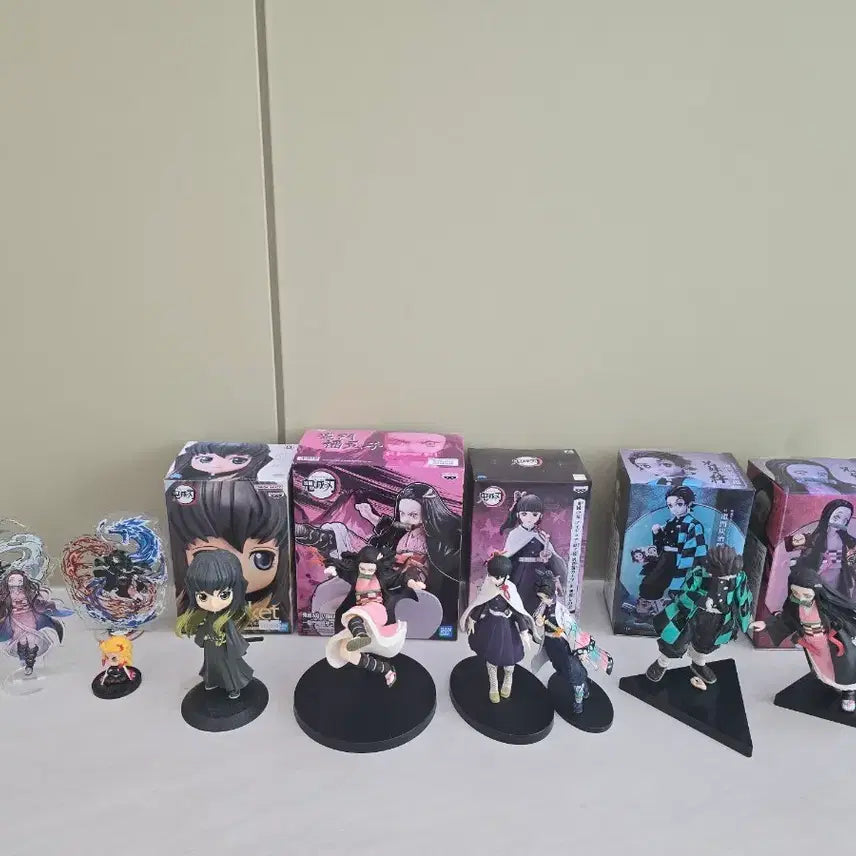 [BUNJANG] Demon Slayer Bundle Set / 귀멸의 칼날 피규어 및 굿즈 일괄판매 (전시용제품)