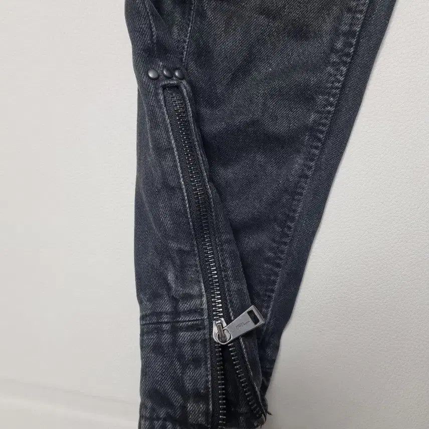 [BUNJANG] Polo Ralph Lauren Black Washed Denim Biker Pants / 폴로 랄프로렌 블랙 코팅 워싱 데님 바이커 팬츠