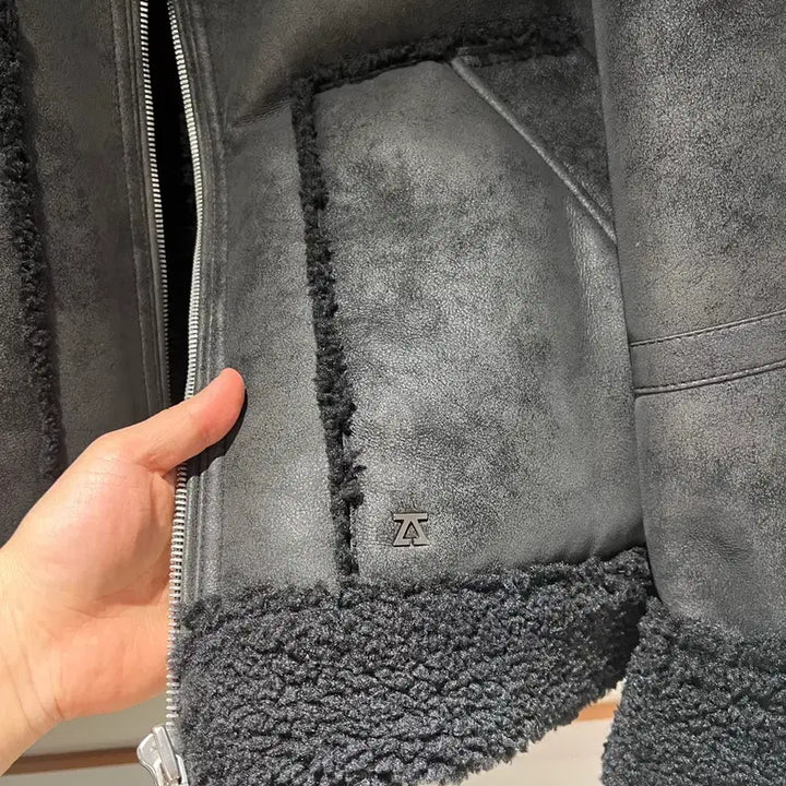 [BUNJANG] ZioZio Black Faux Shearling Jacket / 지오송지오 무스탕 100