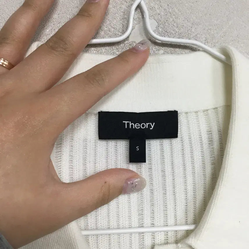 [SOLD OUT] 24 THEORY 띠어리 신상 크롭 반팔 니트 S