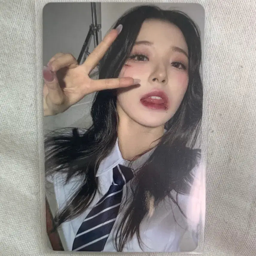 [BUNJANG] fromis_9 Baek Jiheon Photocard / 프로미스나인 백지헌 포카 포토카드 양도