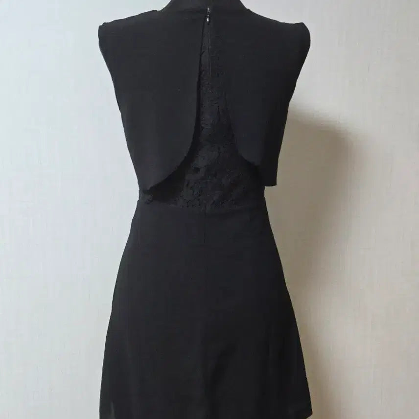 [BUNJANG] Another A Lace Mini Dress / 어나더에이 :민소매  레이스 미니 원피스. 블랙