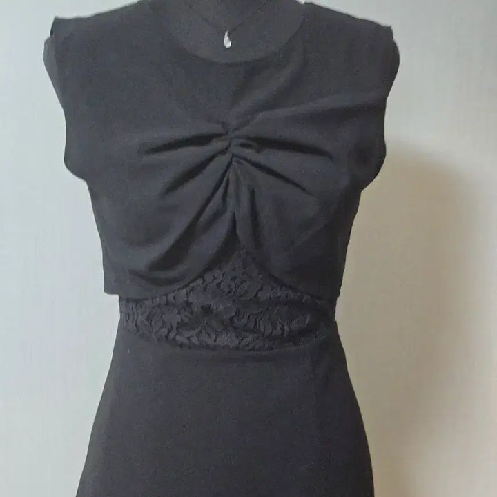 [BUNJANG] Another A Lace Mini Dress / 어나더에이 :민소매  레이스 미니 원피스. 블랙