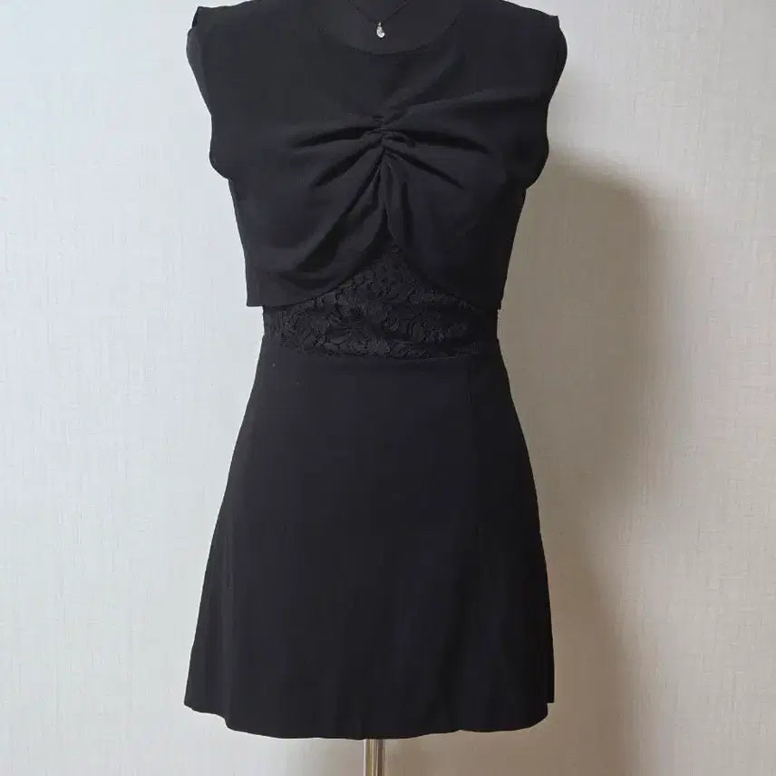 [BUNJANG] Another A Lace Mini Dress / 어나더에이 :민소매  레이스 미니 원피스. 블랙