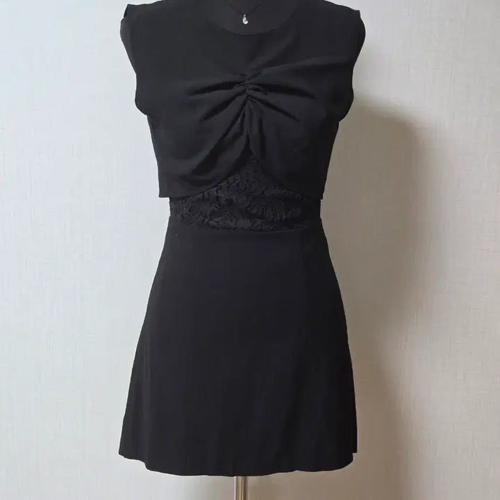 [BUNJANG] Another A Lace Mini Dress / 어나더에이 :민소매  레이스 미니 원피스. 블랙