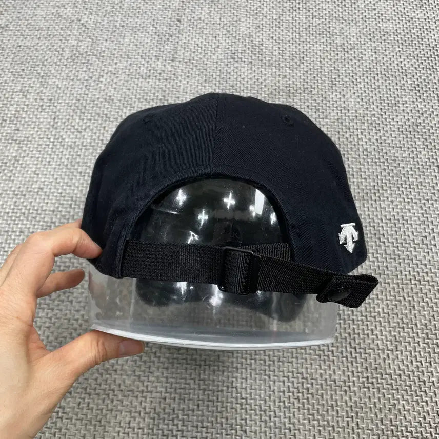 [BUNJANG] Descente Black Logo Ball Cap / [모자] 데상트 블랙 로고 볼캡