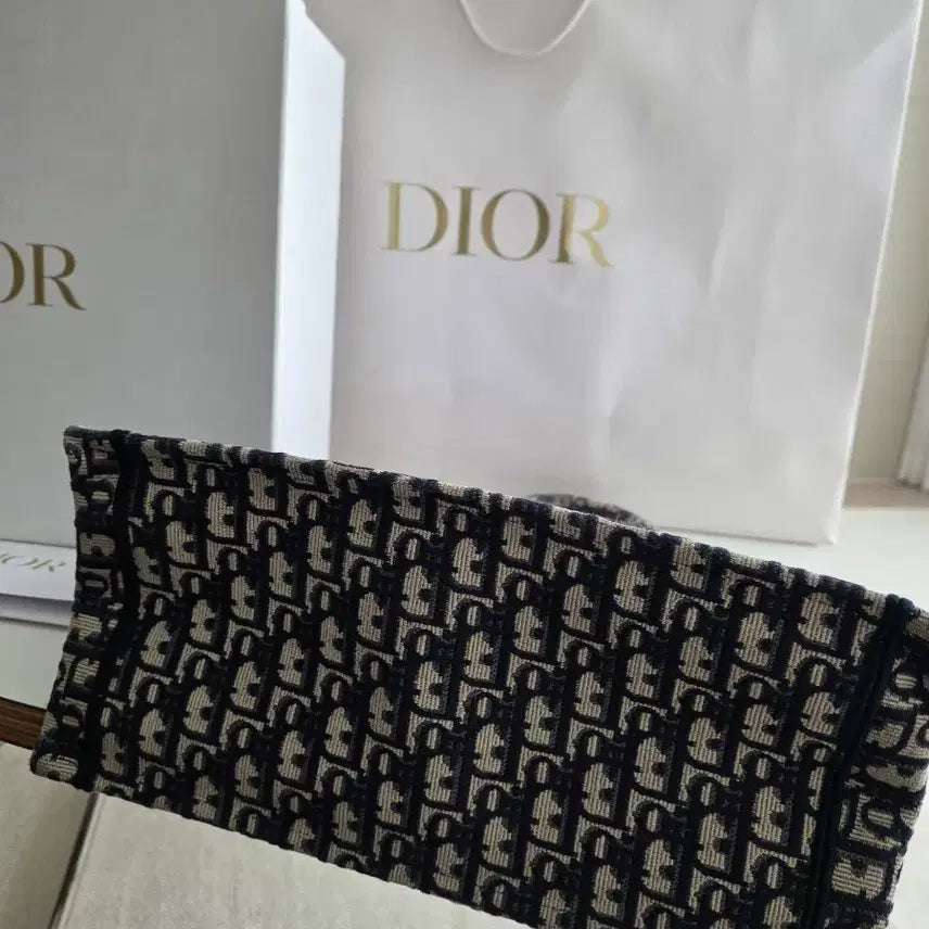 [BUNJANG] Dior Book Tote Medium Handbag / 디올 북도트 미디움 사용감 거의 없음