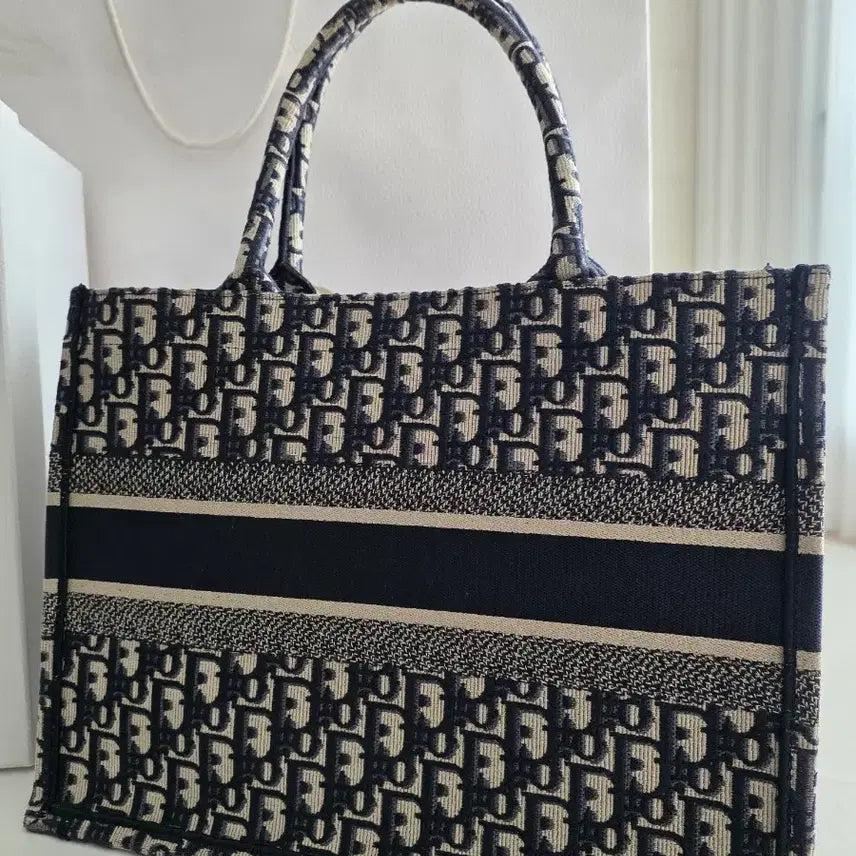 [BUNJANG] Dior Book Tote Medium Handbag / 디올 북도트 미디움 사용감 거의 없음