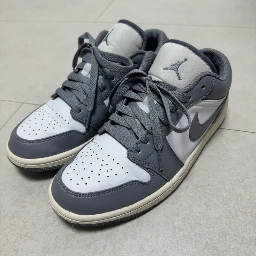 [BUNJANG] Nike Air Jordan 1 Low Stealth and White (Size 255) / 조던1 로우 스텔스 앤 화이트