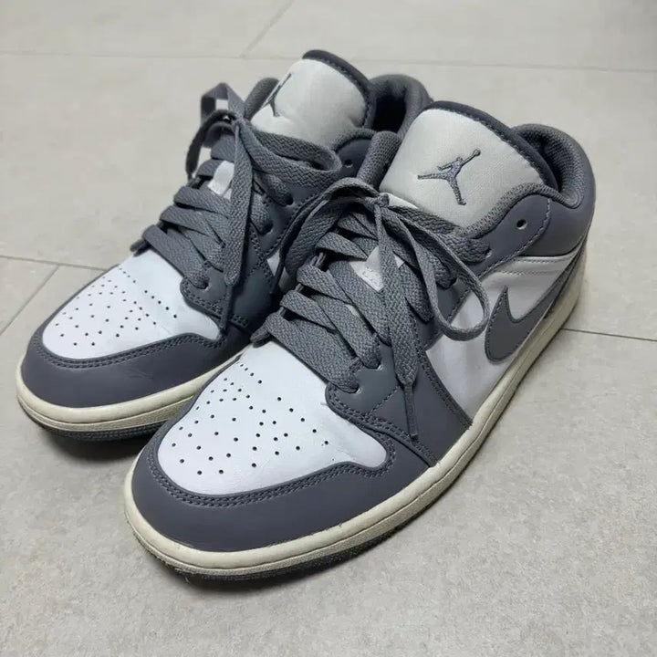 [BUNJANG] Nike Air Jordan 1 Low Stealth and White (Size 255) / 조던1 로우 스텔스 앤 화이트