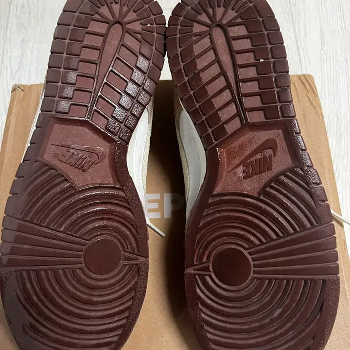 [BUNJANG] Nike Dunk Low Curry Sneakers / 나이키 덩크 로우 커리 285