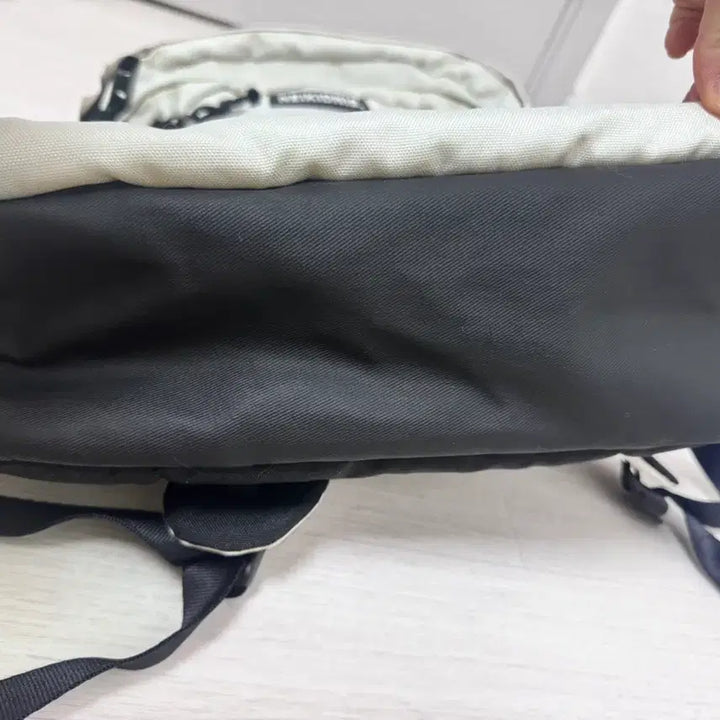 [BUNJANG] Nakedis Absolute Ivory Backpack / 네이키드니스 앱솔루트 아이보리 백팩