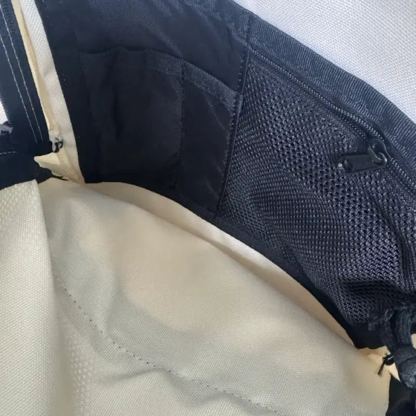 [BUNJANG] Nakedis Absolute Ivory Backpack / 네이키드니스 앱솔루트 아이보리 백팩