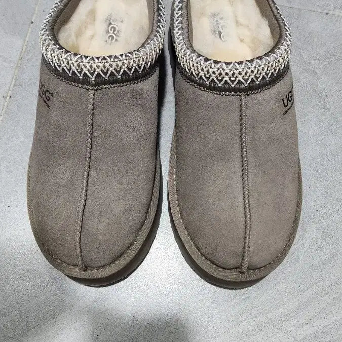 [BUNJANG] UGG Slippers Brown (Size 39 / 240) / UGG 어그 슬리퍼 브라운 39사이즈 240