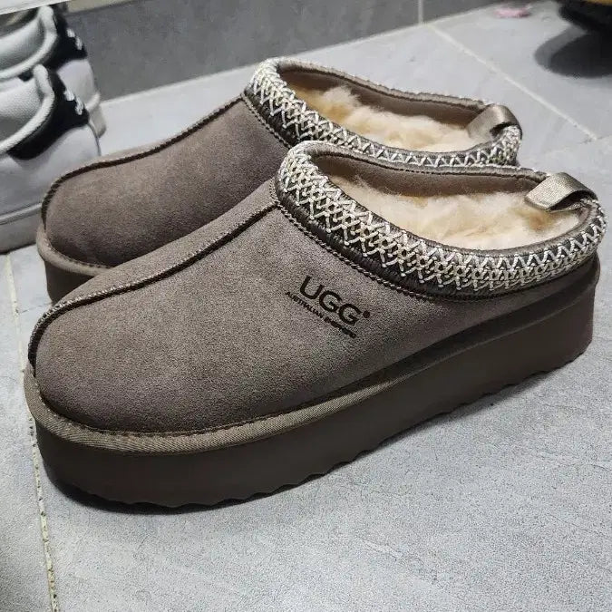 [BUNJANG] UGG Slippers Brown (Size 39 / 240) / UGG 어그 슬리퍼 브라운 39사이즈 240