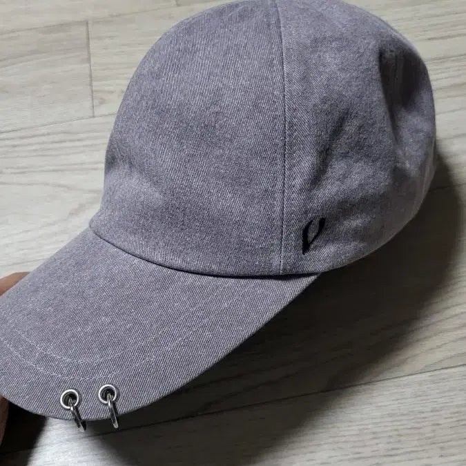 [BUNJANG] Vibrate Piercing Ball Cap / 바이브레이트 피어싱 볼캡