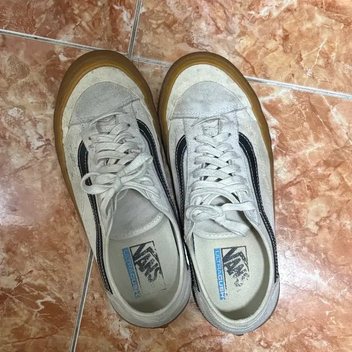 [BUNJANG] Vans Style 36 Decon Beige Sneakers / 반스 스타일 36 데콘 255