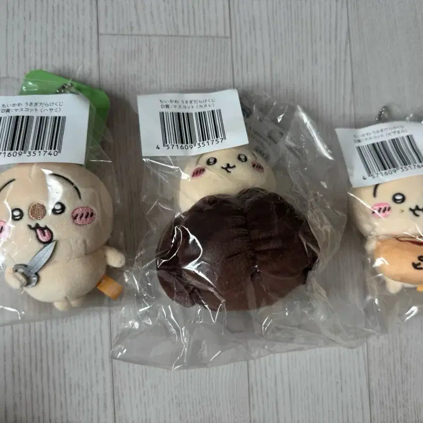 [BUNJANG] Usagi Kuji D Prize Canelé Pizza Bun 3-Piece Bundle Set / 미개봉 일괄판매) 우사기 쿠지 D상 가위 까눌레 피자호빵 3종