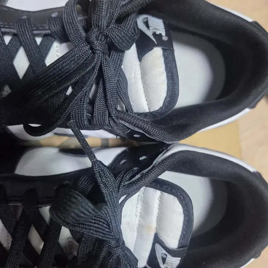 [BUNJANG] Nike Dunk Low Panda 275 Sneakers / 나이키 범고래 275