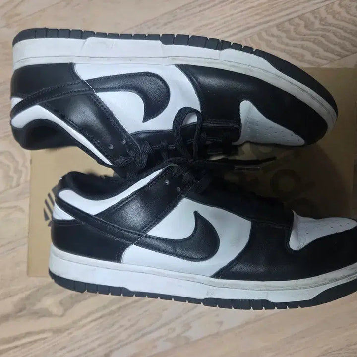 [BUNJANG] Nike Dunk Low Panda 275 Sneakers / 나이키 범고래 275