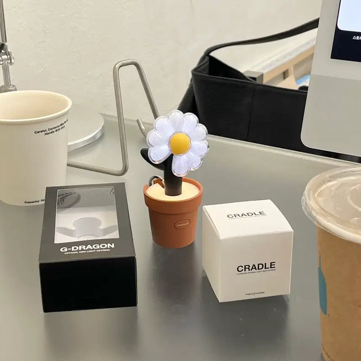 [BUNJANG] G-Dragon Light Stick Keyring + Cradle Set / (일괄) 지드래곤 지디 응원봉 키링+크래들 화분