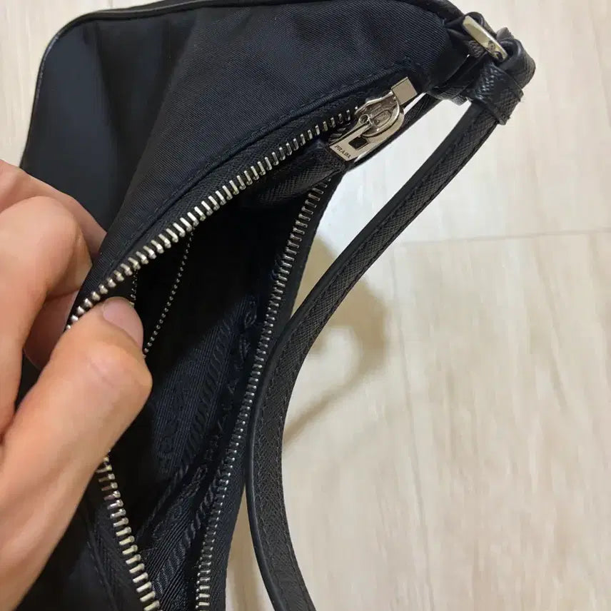 [BUNJANG] Prada Hobo Bag / 프라다 호보백 판매합니다 상태좋음