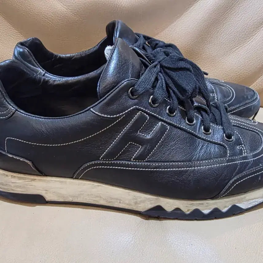 [BUNJANG] Hermes Black Sneakers (Size 43) / 에르메스 블랙 스니커즈 43 사이즈