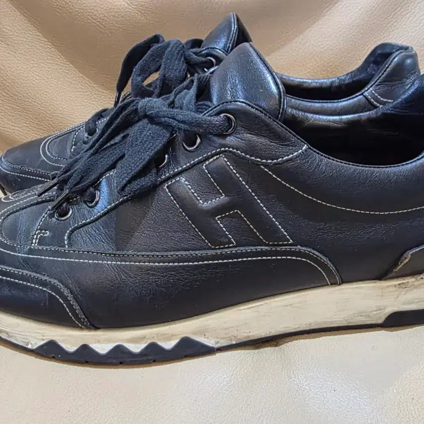 [BUNJANG] Hermes Black Sneakers (Size 43) / 에르메스 블랙 스니커즈 43 사이즈
