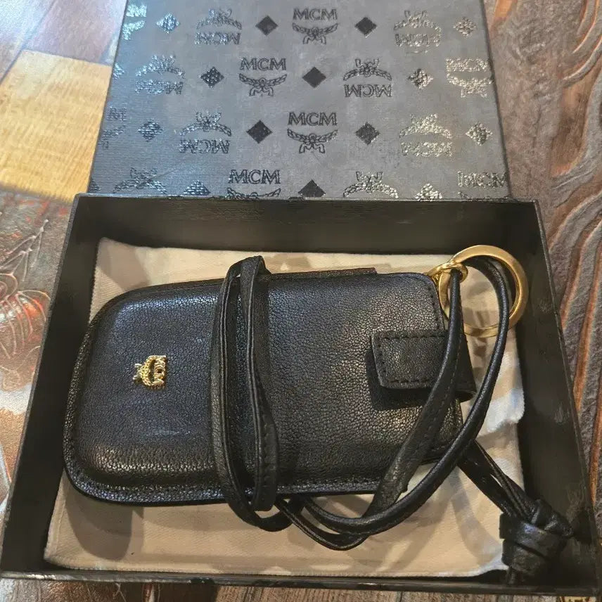 [BUNJANG] MCM Leather Card Wallet with Keyring / MCM 블랙 가죽 카드지갑 키링 + 풀박스