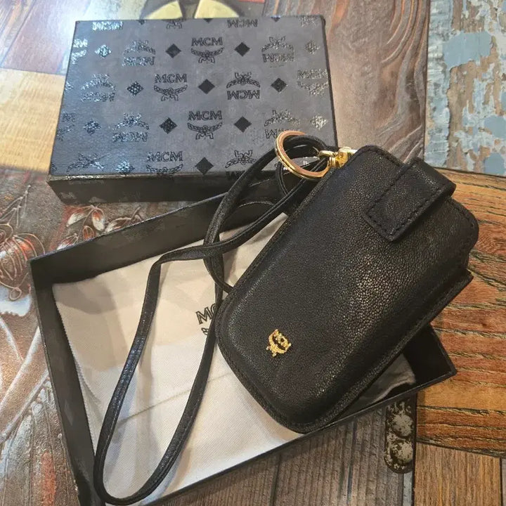 [BUNJANG] MCM Leather Card Wallet with Keyring / MCM 블랙 가죽 카드지갑 키링 + 풀박스