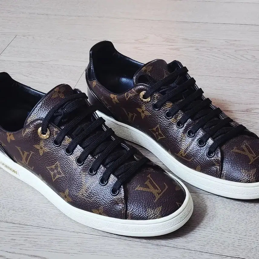 [BUNJANG] Louis Vuitton Monogram Frontrow Sneakers / 상태A)루이비통 모노그램 프론트로우 스니커즈37.5