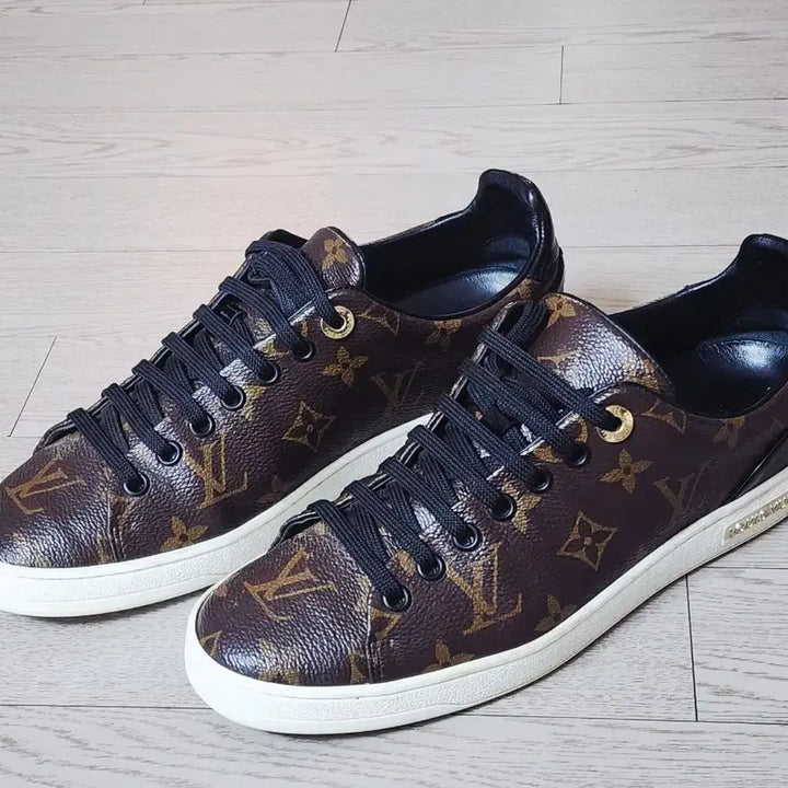 [BUNJANG] Louis Vuitton Monogram Frontrow Sneakers / 상태A)루이비통 모노그램 프론트로우 스니커즈37.5