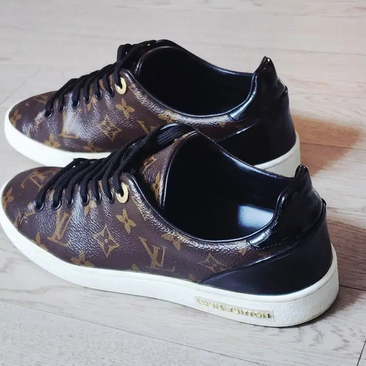 [BUNJANG] Louis Vuitton Monogram Frontrow Sneakers / 상태A)루이비통 모노그램 프론트로우 스니커즈37.5