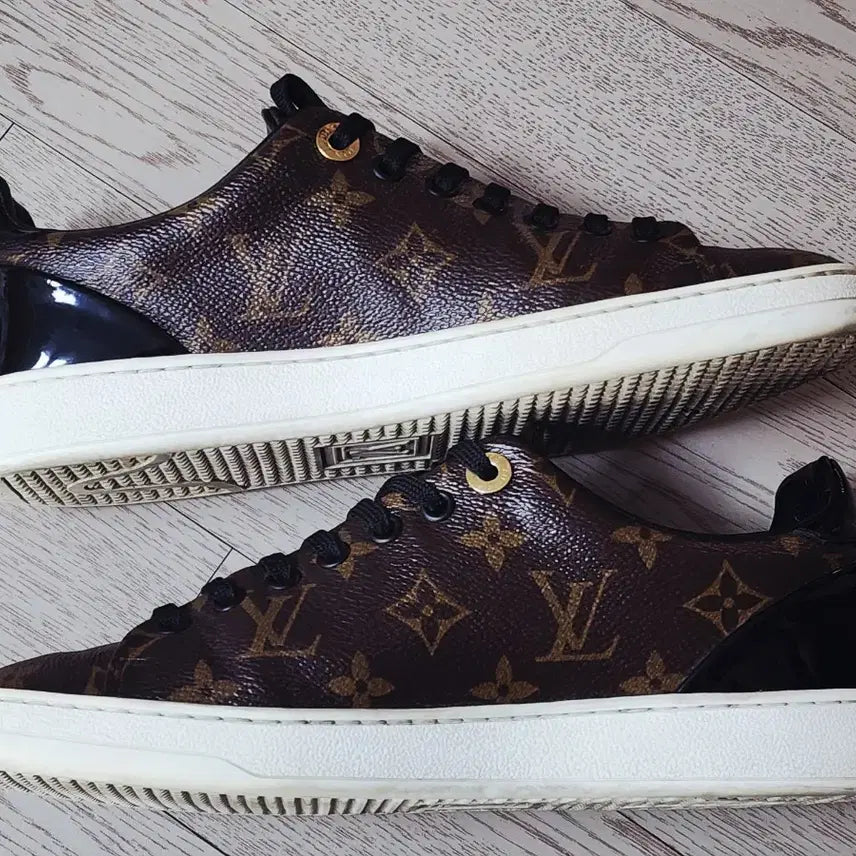[BUNJANG] Louis Vuitton Monogram Frontrow Sneakers / 상태A)루이비통 모노그램 프론트로우 스니커즈37.5